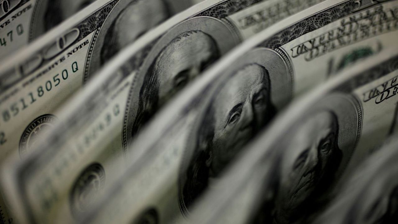 Ibovespa cai 2,68%, e dólar fecha em leve baixa a R$ 5,34