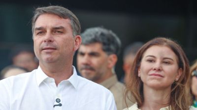 Imagem referente à notícia: Avião com Flávio Bolsonaro e família segue para Miami