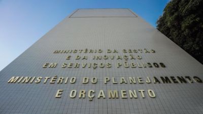 Imagem referente à notícia: Governo libera R$ 5,2 bilhões para reforçar assistência social e saúde