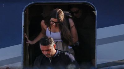 Imagem referente à notícia: Aeronave com Flávio Bolsonaro e família pousa nos Estados Unidos