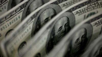 Imagem referente à notícia: Ibovespa cai 2,68%, e dólar fecha em leve baixa a R$ 5,34