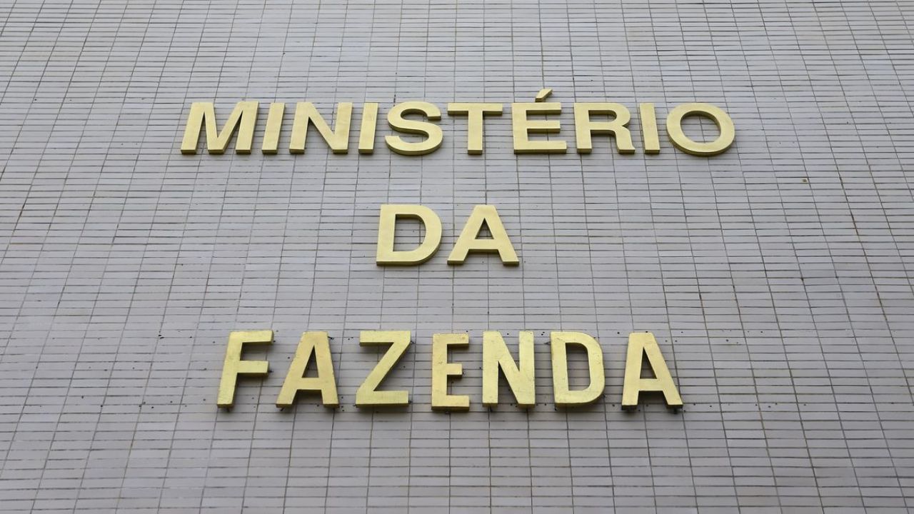 Contas do governo têm superávit de R$ 4,8 bilhões em setembro