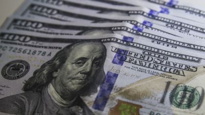 Imagem referente a notícia: Dólar sobe 0,76% e fecha a R$ 5,39 em dia de cautela