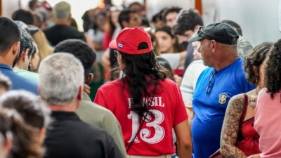 Imagem referente à notícia: Denúncias de assédio eleitoral no trabalho disparam 75% após 2º turno