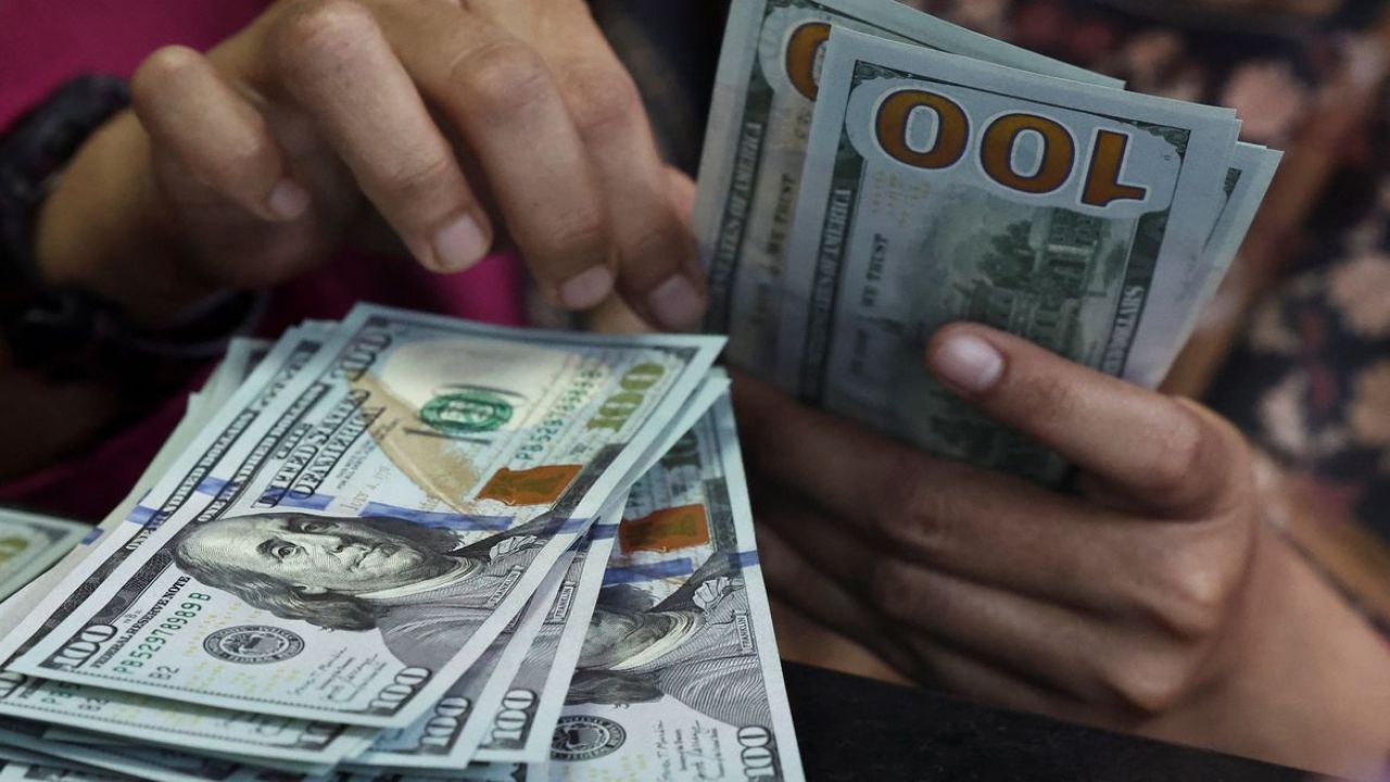 Dólar fecha a R$ 5,44 e registra maior alta semanal desde 2008