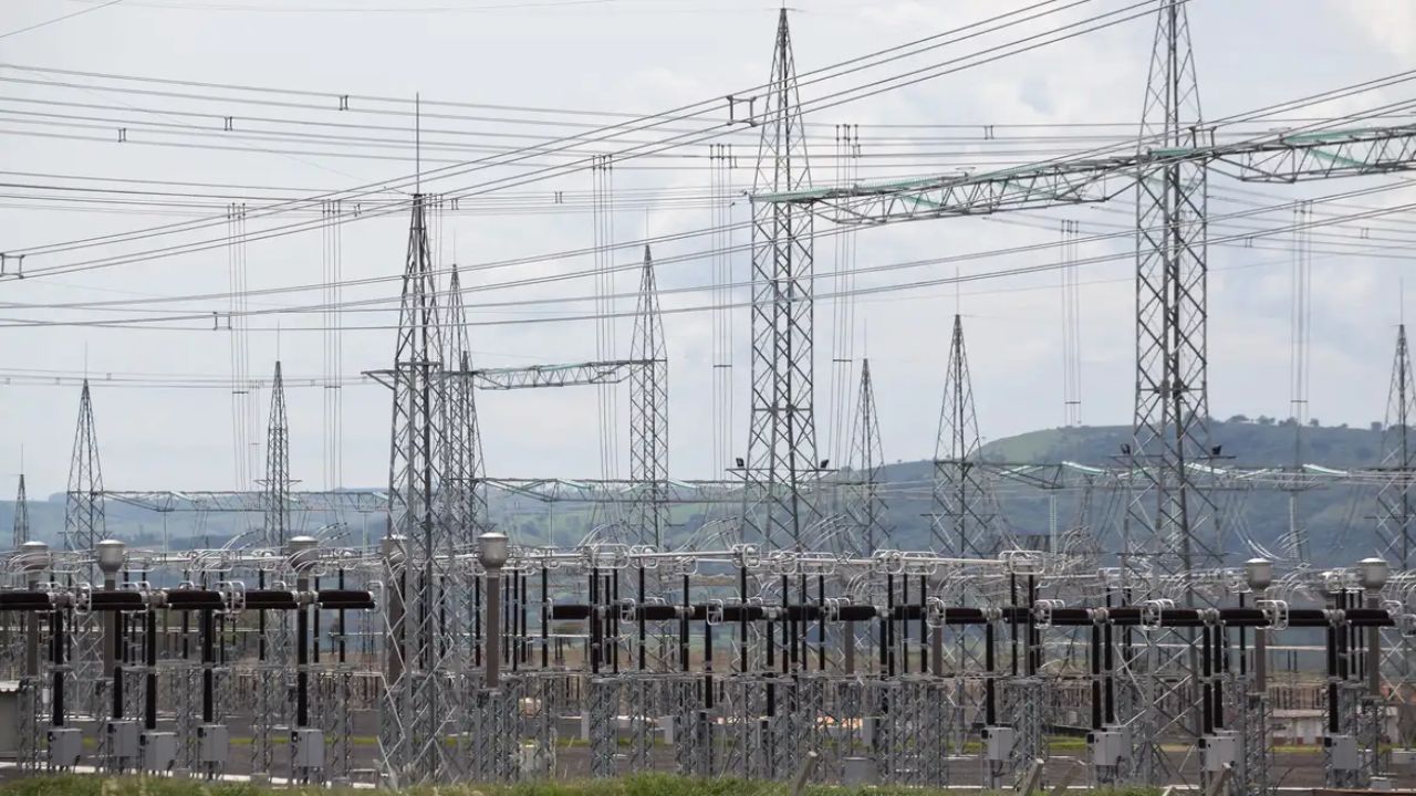 Aneel prevê três leilões de transmissão de energia em 2027