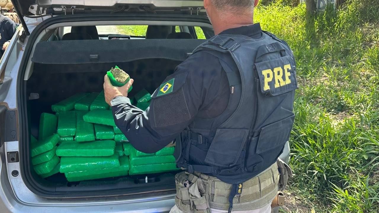 Polícia Rodoviária Federal  apreende 108 kg de maconha em Vitorino