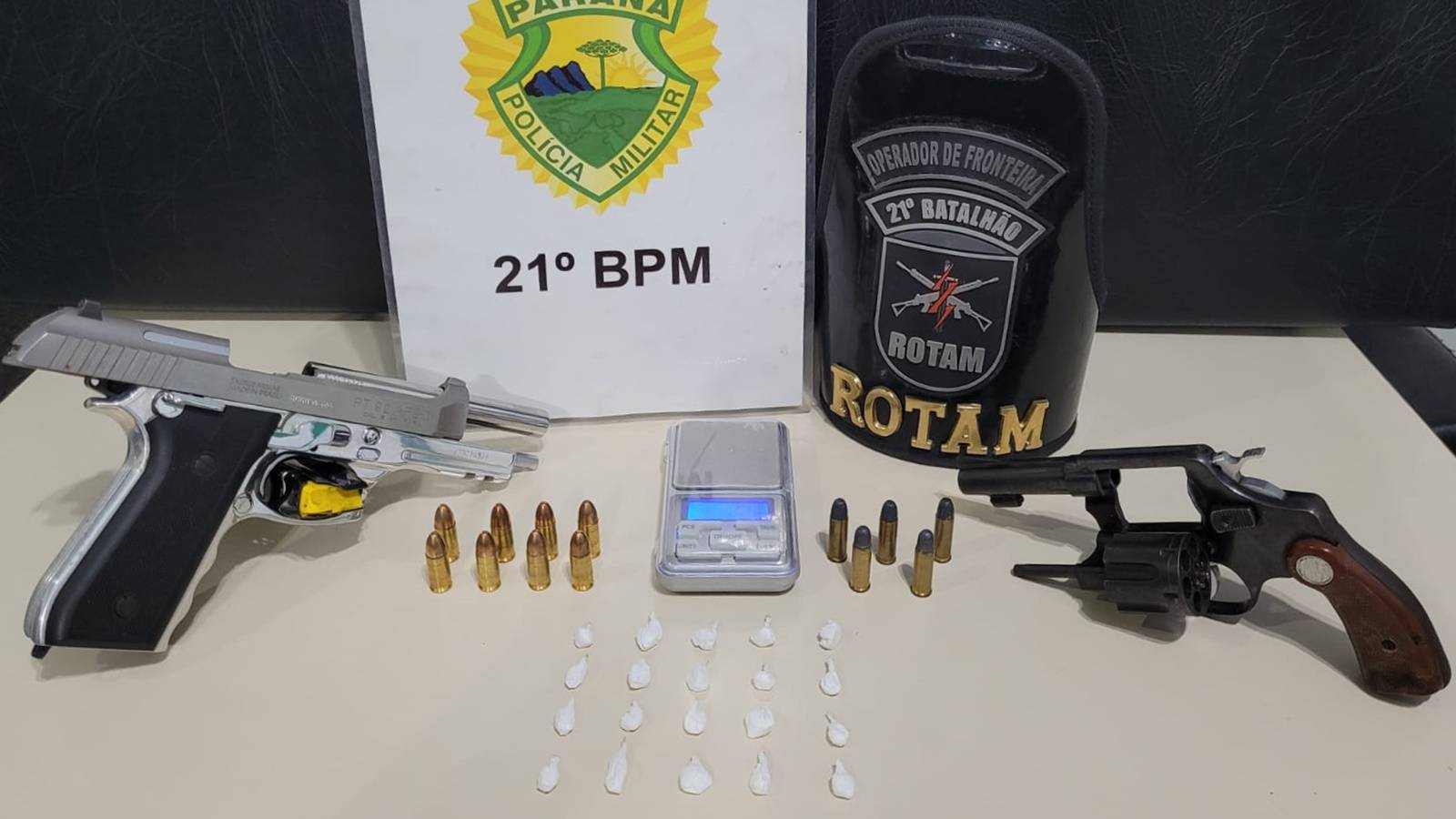 PM prende dois homens por tráfico de drogas e posse de armas de fogo em Francisco Beltrão