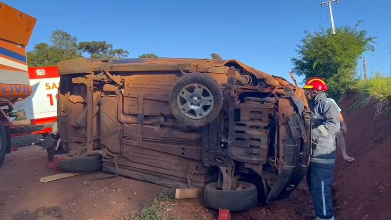 Mulher morre após capotamento no interior de Ampére