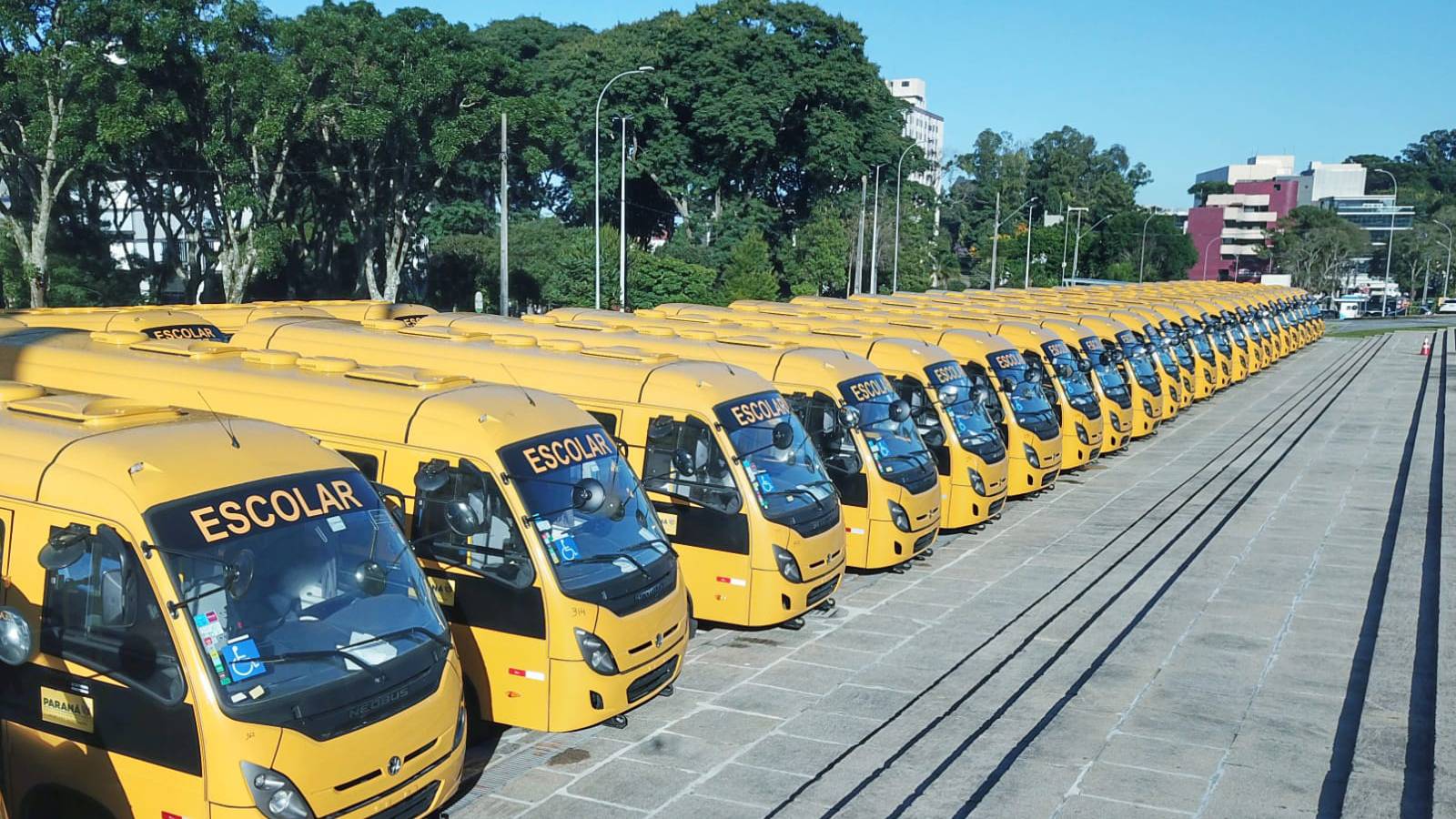Governo do Paraná entrega ônibus escolares para rede pública em cinco cidades do sudoeste paranaense