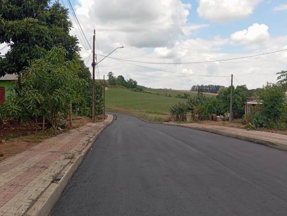 Pinhal de São Bento: Prefeito e futuro vice-prefeito celebram início de obras na Linha Sede União