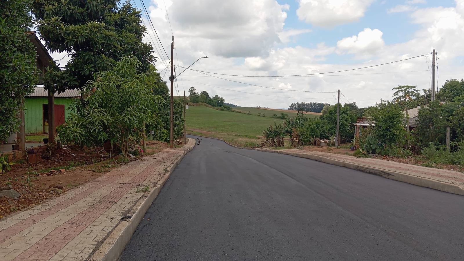 Pinhal de São Bento: Prefeito e futuro vice-prefeito celebram início de obras na Linha Sede União