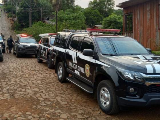 PCPR prende três pessoas em flagrante durante operação contra o tráfico de drogas em Pato Branco