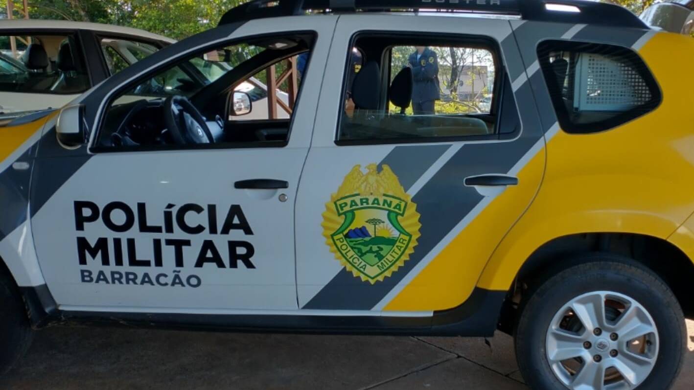 Homem é apreendido portando machado em frente a colégio em Barracão