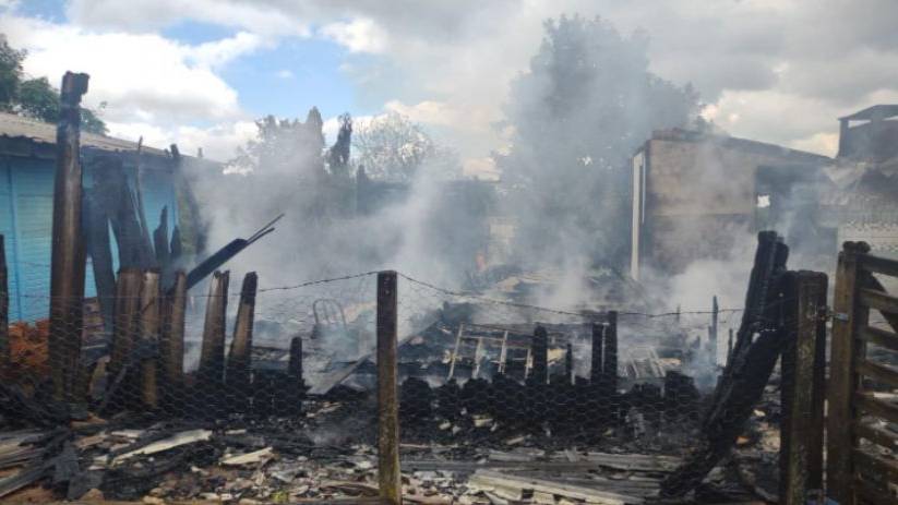 Homem é detido acusado de incendiar casa de ex mulher, diz PM