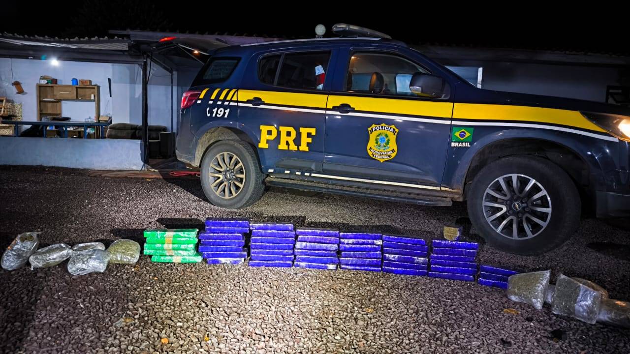 PRF apreende veículo com mais de 30 quilos de maconha em Realeza