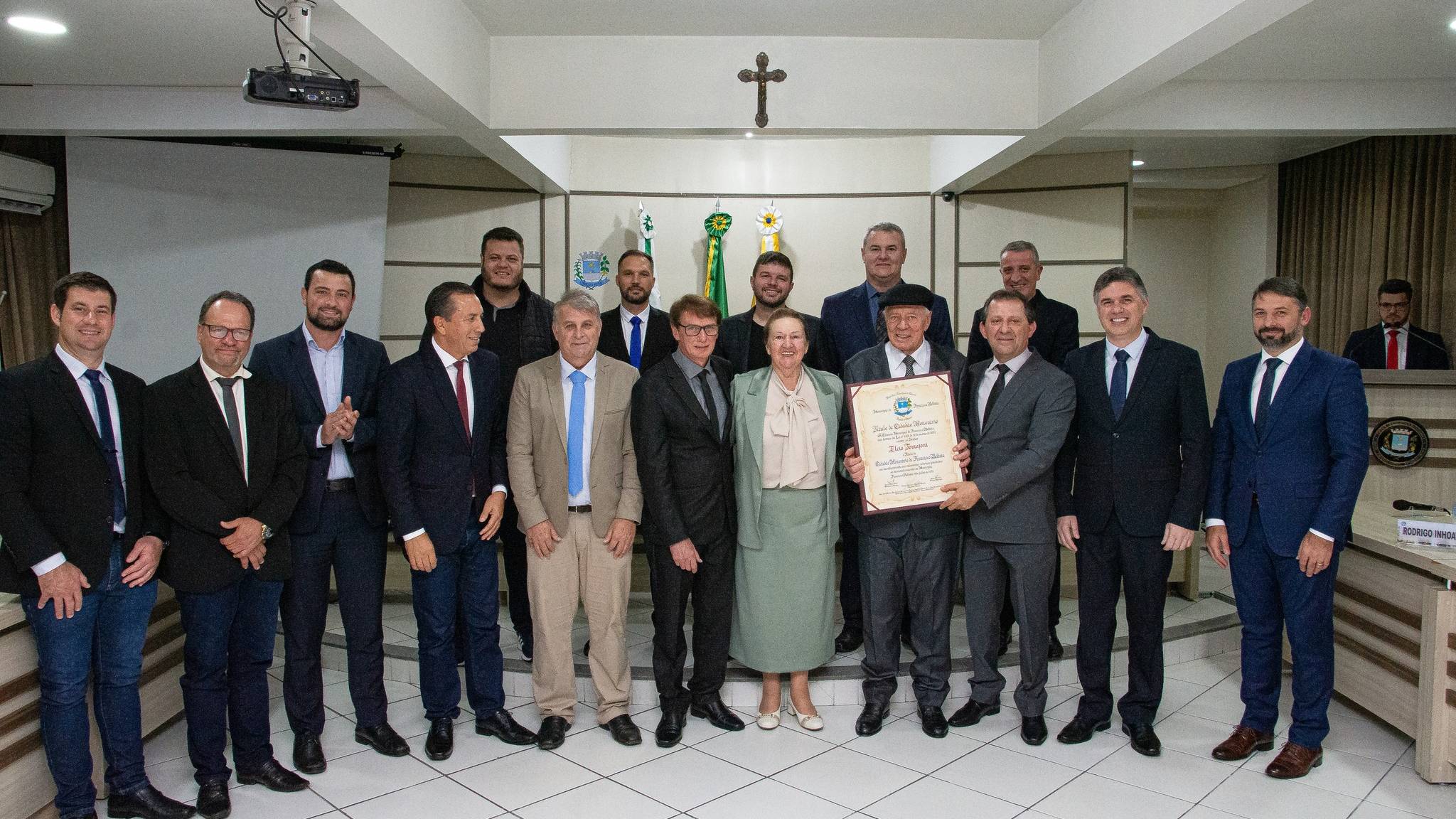 Elcio Tomazoni recebe título de cidadão honorário de Francisco Beltrão