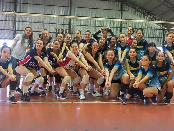 Equipes de voleibol feminino de Santa Izabel do Oeste se destacam nos Jogos Escolares do Paraná