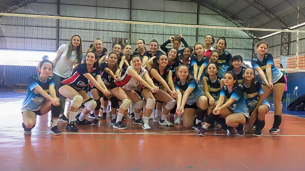 Equipes de voleibol feminino de Santa Izabel do Oeste se destacam nos Jogos Escolares do Paraná