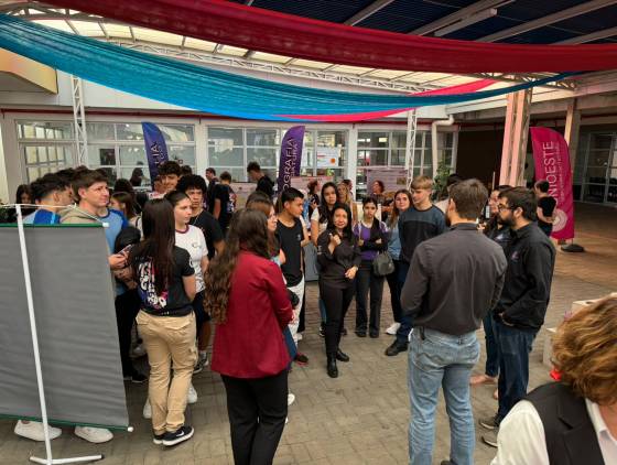 Unioeste promove Feira das Profissões e atrai centenas de estudantes em Francisco Beltrão