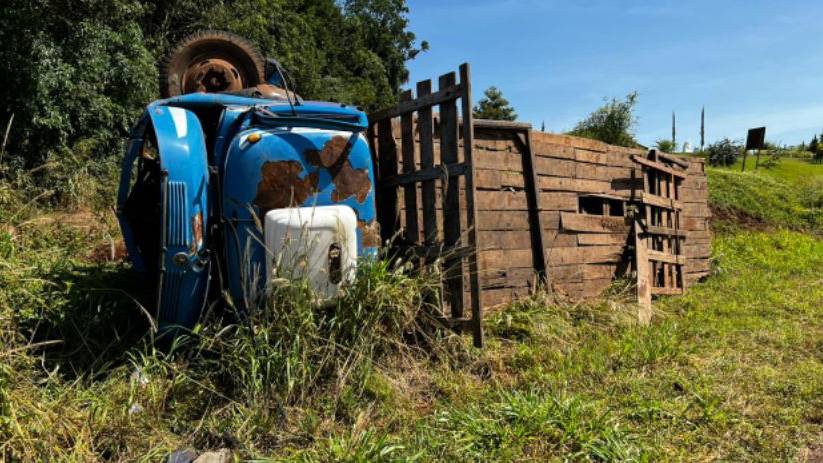 Acidente de trânsito envolvendo caminhão é registrado na PR-281 em Salto do Lontra