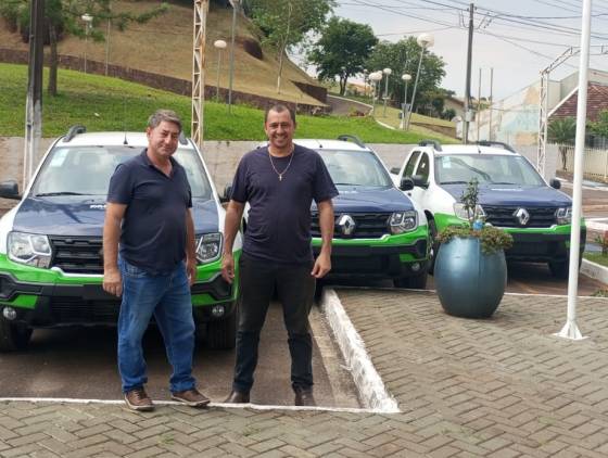 Prefeitura de Pinhal de São Bento recebe três novos veículos para melhorar atendimento à população