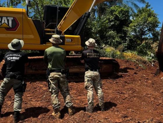 PF e ICMBio apreendem máquinas e autuam proprietário por desmatamento em área de proteção ambiental