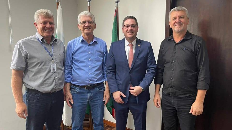 Helio Surdi participa de reunião com autoridades para discutir melhorias em Bom Jesus do Sul