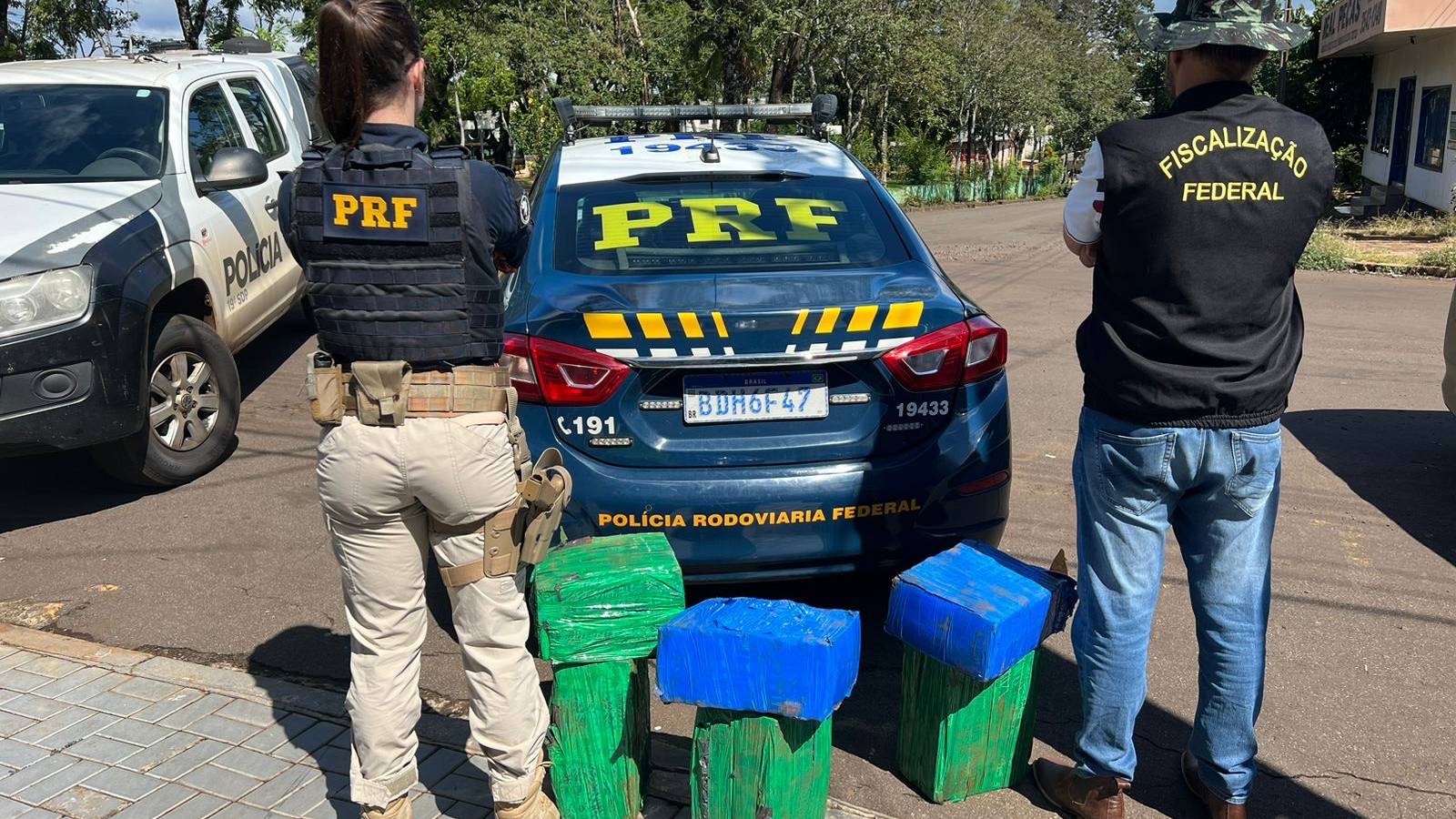 Polícia Rodoviária Federal apreende 80kg de maconha em táxi durante operação com o MAPA em Realeza