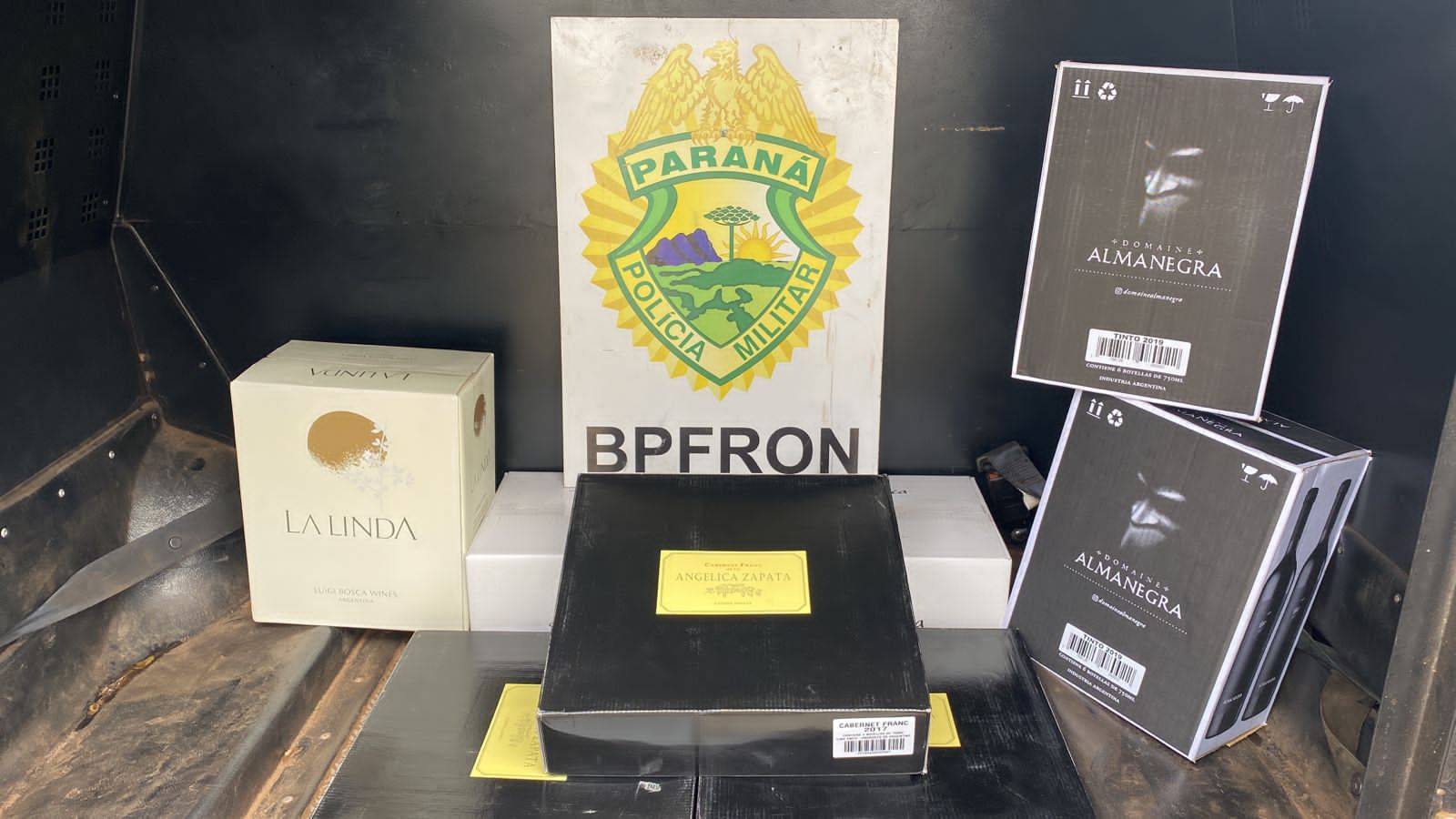 Operação Hórus: BPFron apreende 42 garrafas de vinho estrangeiro em Barracão