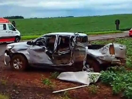 Colisão entre caminhonete e caminhão deixa idosa ferida gravemente na PR-182