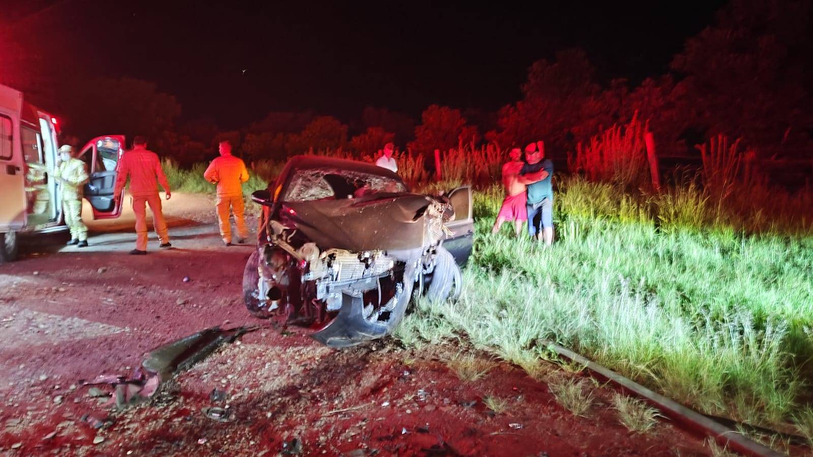 Três pessoas ficam feridas em colisão entre caminhão e carro na PR-475 em Francisco Beltrão