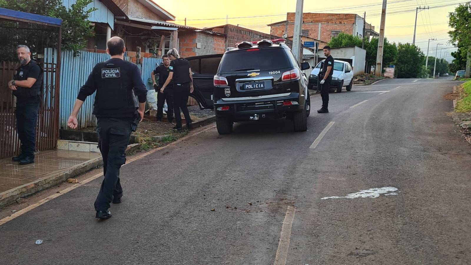 Polícia Civil deflagra operação em Francisco Beltrão e cumpre mandados de prisão e busca e apreensão